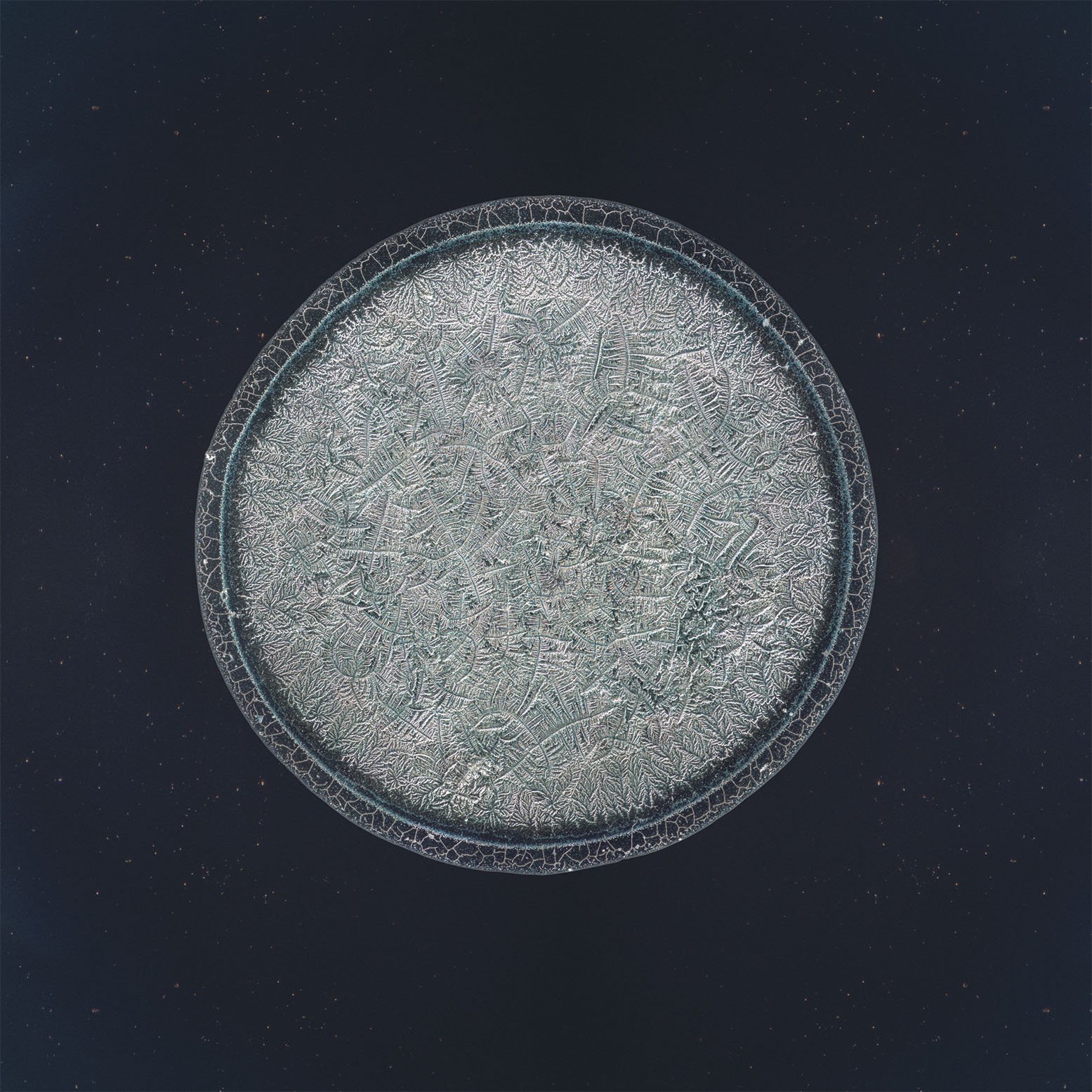 Lina tear photographed under the microscope